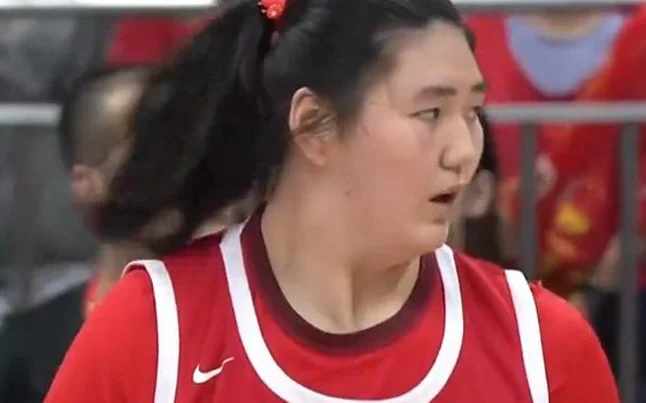热身赛4连胜！中国女篮32分大胜日本 张子宇9分钟16分