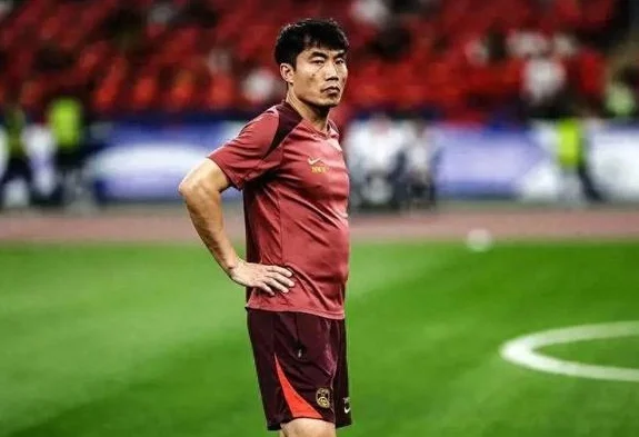 曝44岁郑智已是足协执委，球员平常喊他领导，不会离开国足教练组