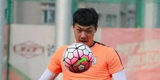 “崔康熙下课”！2万球迷集体倒戈，一场1-3揪出泰山队头号责任人