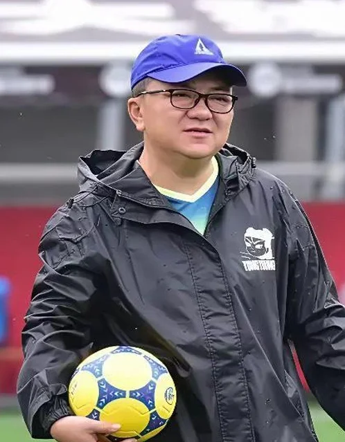 邝兆镭结束留洋？现身大连英博，董路回应：未签约，除非能踢中超相关图四