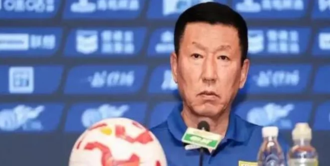 “崔康熙下课”！2万球迷集体倒戈，一场1-3揪出泰山队头号责任人相关图二